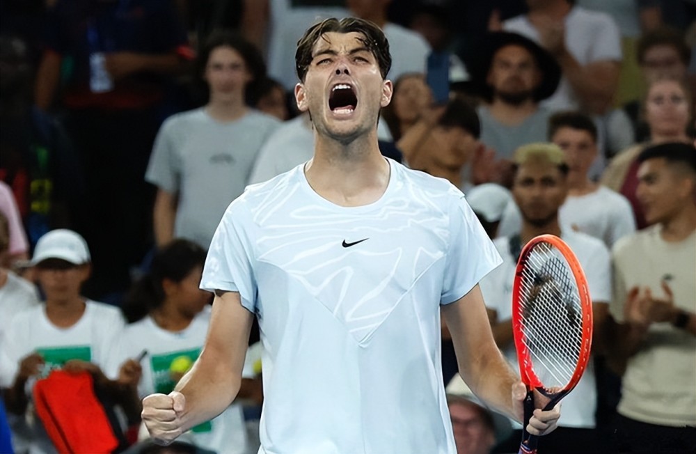 赛车选手爆冷获胜,专家预测失准 赛车选手爆冷获胜,专家预测失准