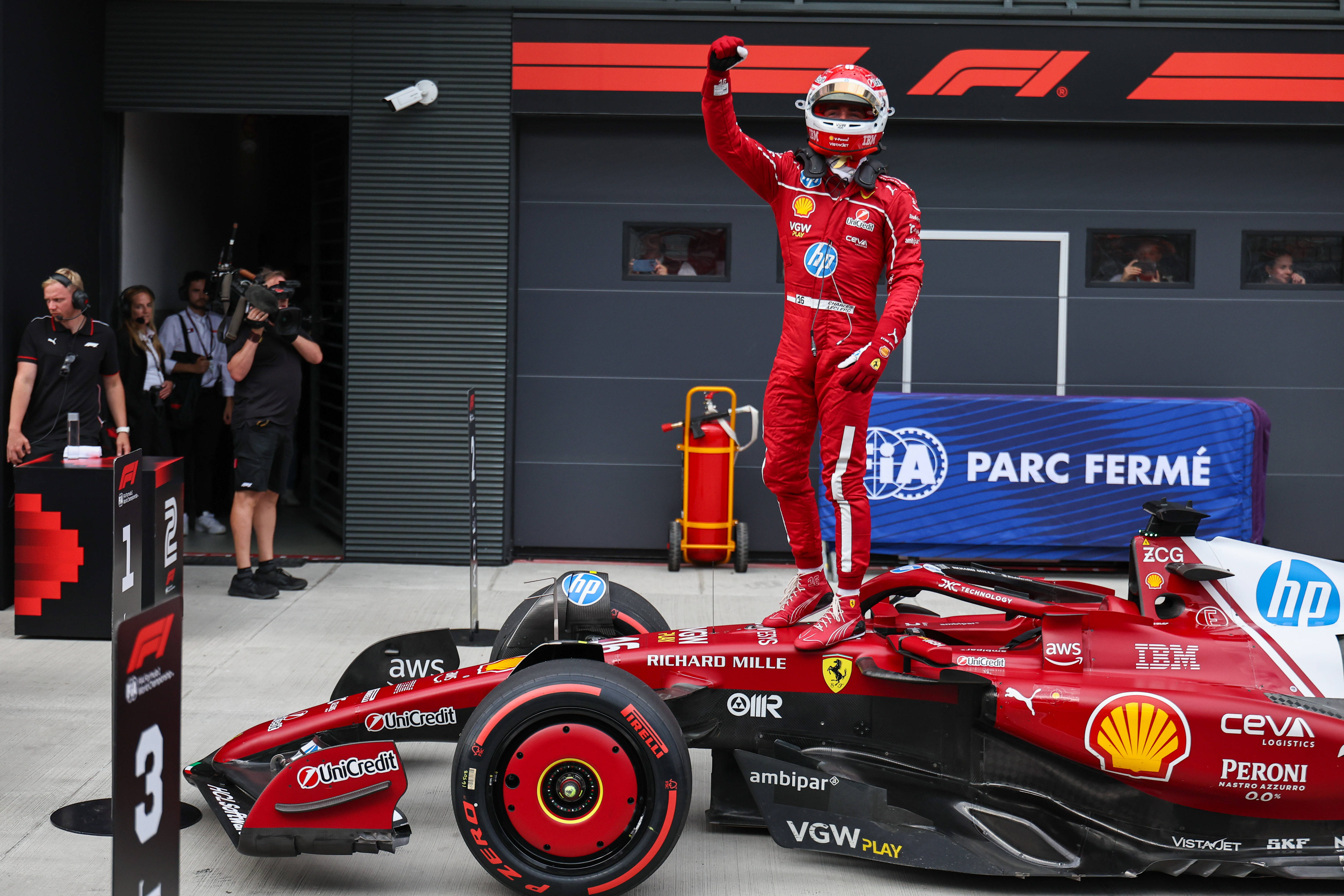 梅赛德斯完胜法拉利,勒克莱尔统治全场的简单介绍 梅赛德斯完胜法拉利,勒克莱尔统治全场的简单介绍